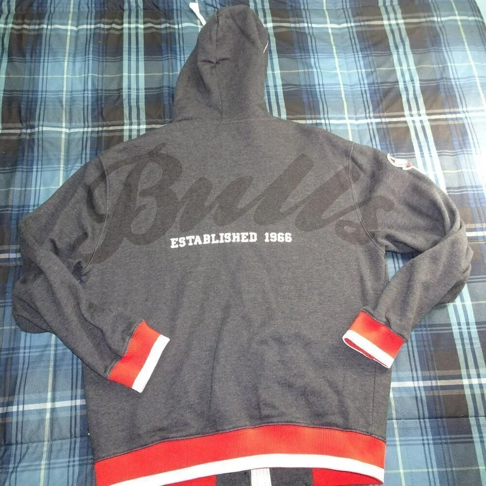 NBA Chicago Bulls Gray Unk Jacket Size Large